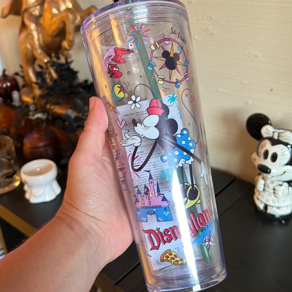 New Disneyland resort 26oz Starbucks tumbler